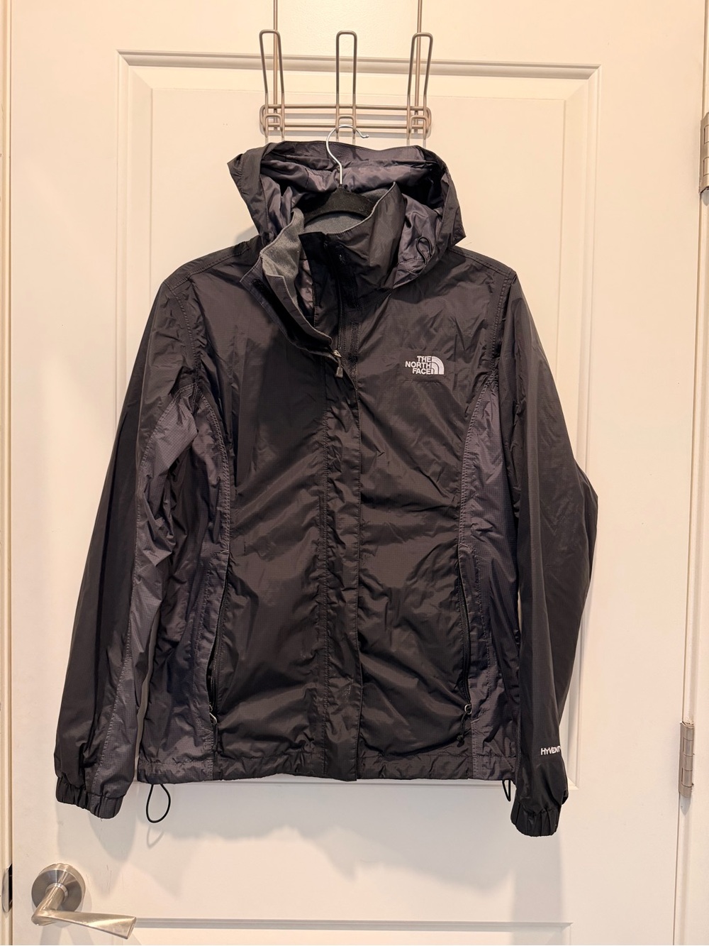 The North Face Women's Black HyVent Waterproof
Hooded Rain Jacket Size M
